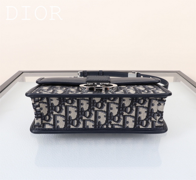 Dior Handbags AAA(Women)-637