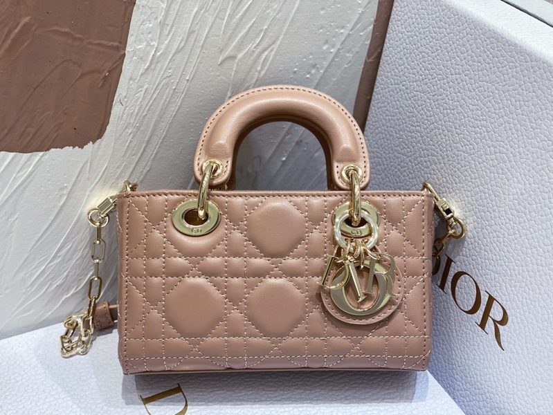 Dior Handbags AAA(Women)-638