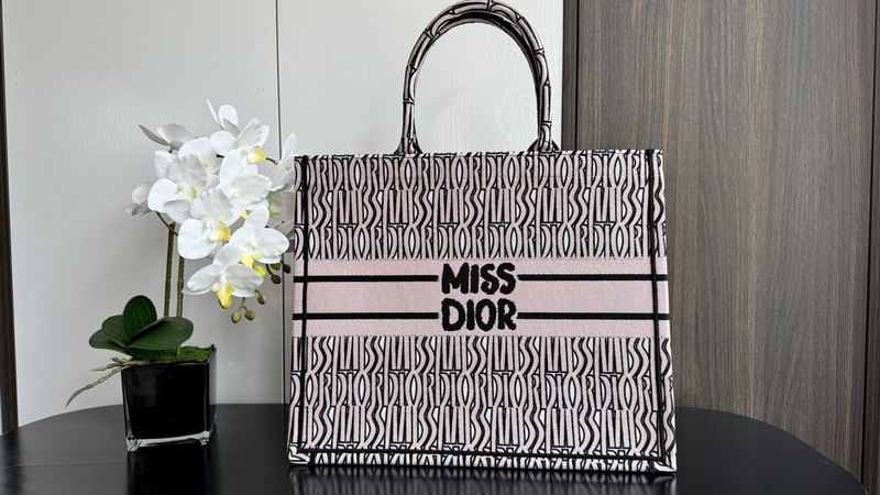 Dior Handbags AAA(Women)-640