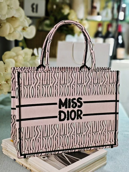 Dior Handbags AAA(Women)-641