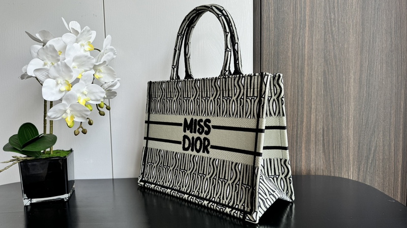 Dior Handbags AAA(Women)-644