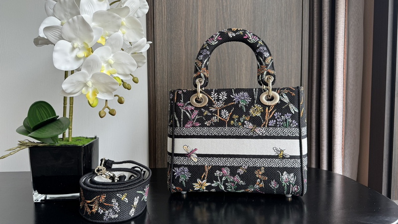 Dior Handbags AAA(Women)-647