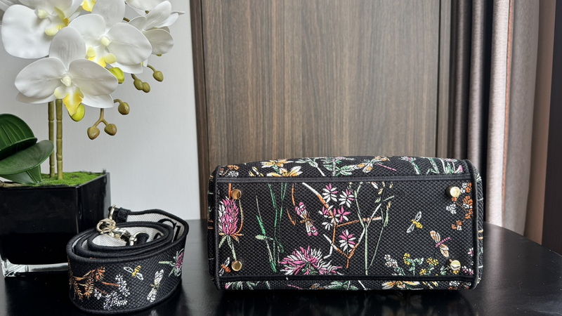 Dior Handbags AAA(Women)-647