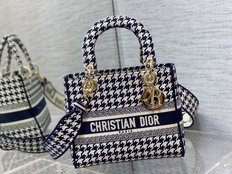 Dior Handbags AAA(Women)-657