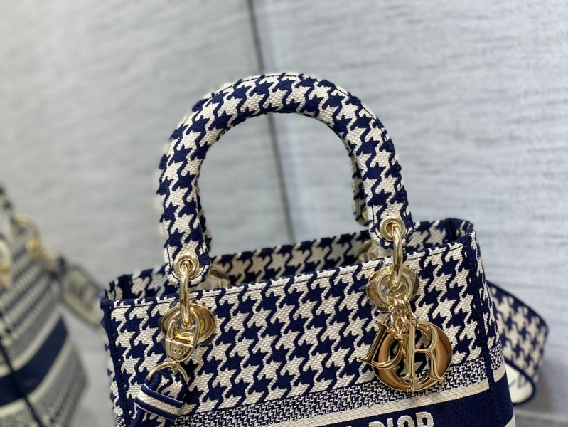 Dior Handbags AAA(Women)-657
