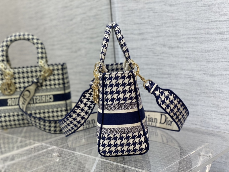 Dior Handbags AAA(Women)-657