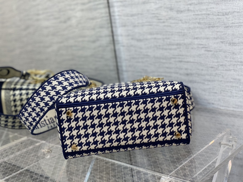 Dior Handbags AAA(Women)-657