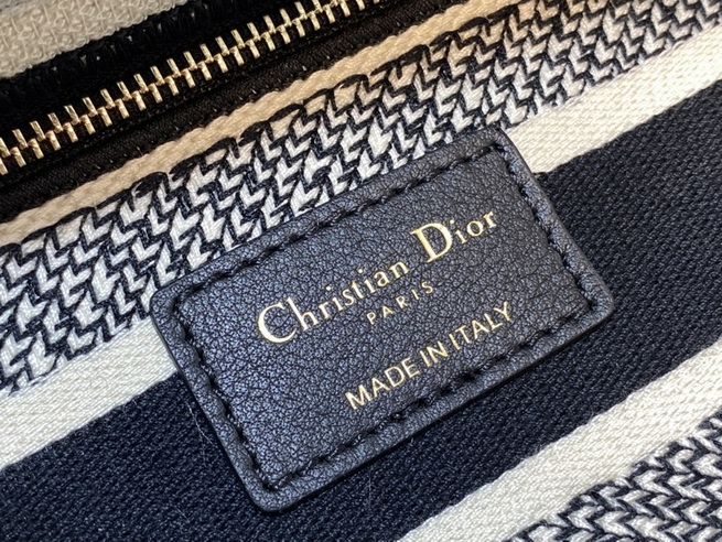 Dior Handbags AAA(Women)-666