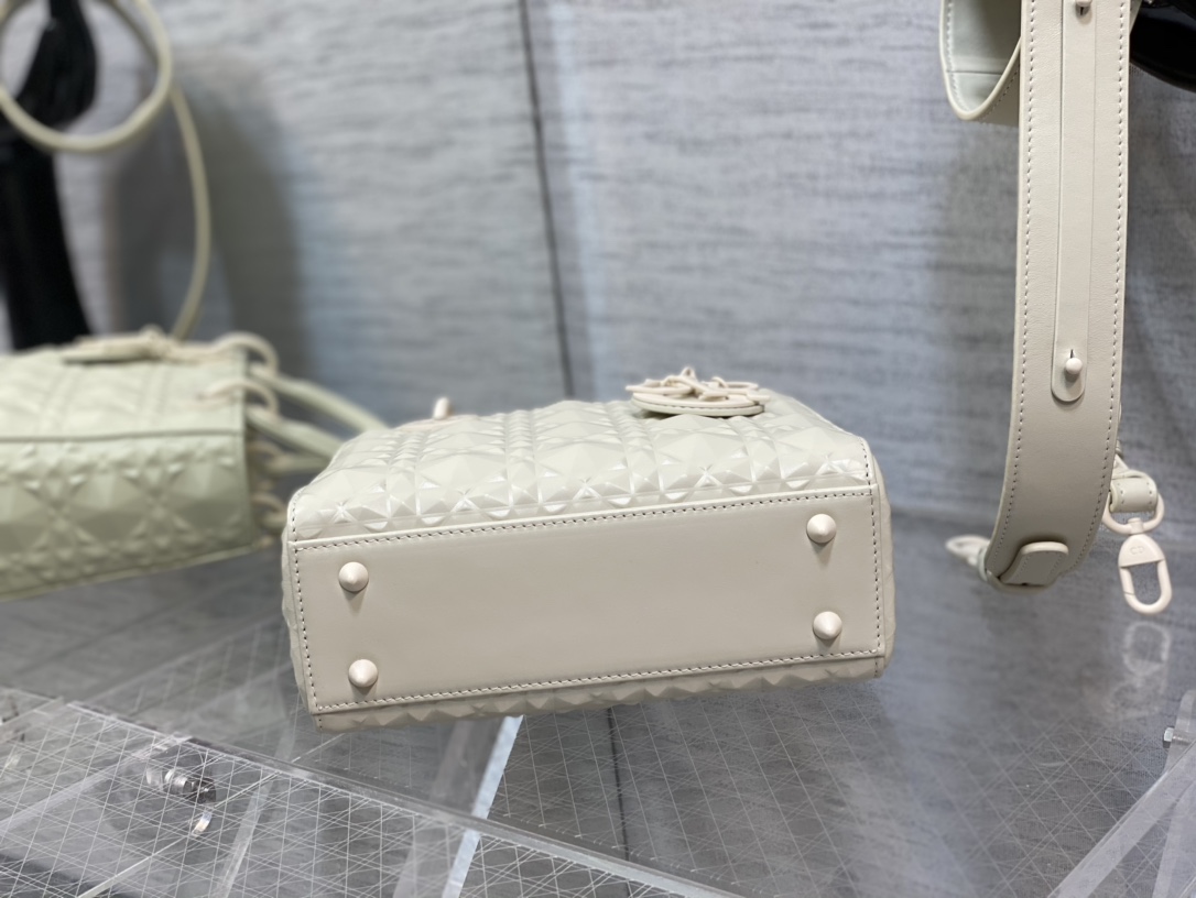 Dior Handbags AAA(Women)-670