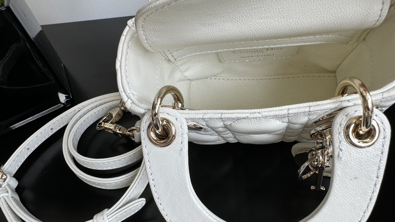 Dior Handbags AAA(Women)-671