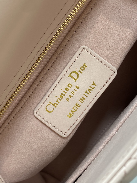 Dior Handbags AAA(Women)-672