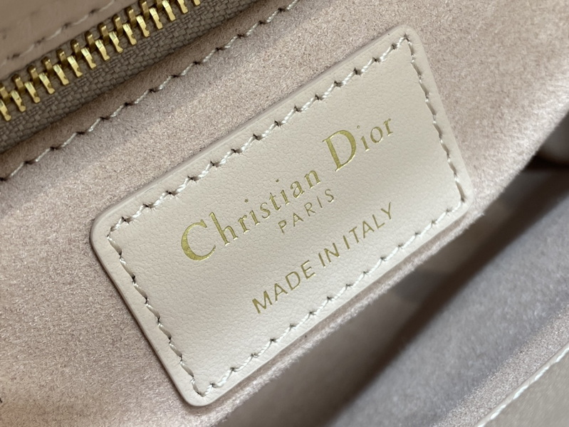 Dior Handbags AAA(Women)-674