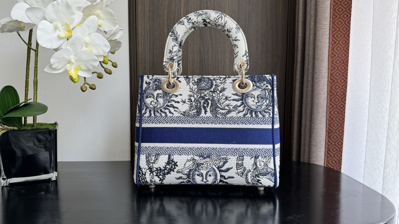Dior Handbags AAA(Women)-675