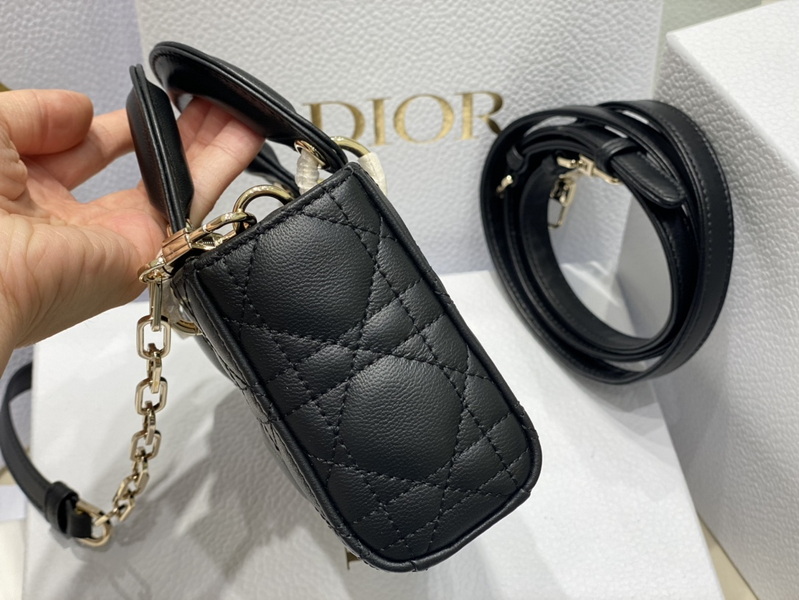 Dior Handbags AAA(Women)-679