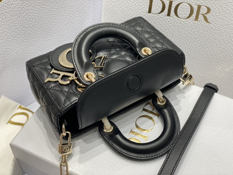 Dior Handbags AAA(Women)-679