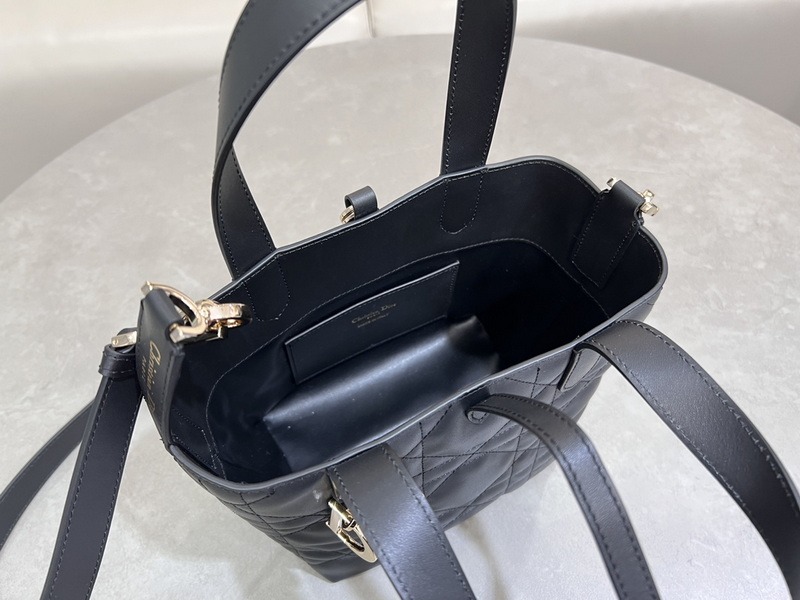 Dior Handbags AAA(Women)-684