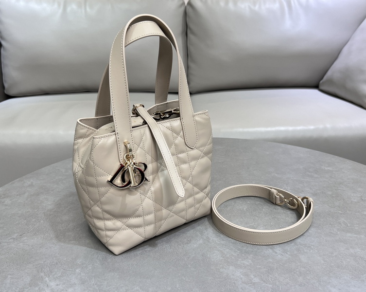 Dior Handbags AAA(Women)-685