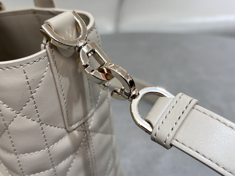 Dior Handbags AAA(Women)-685