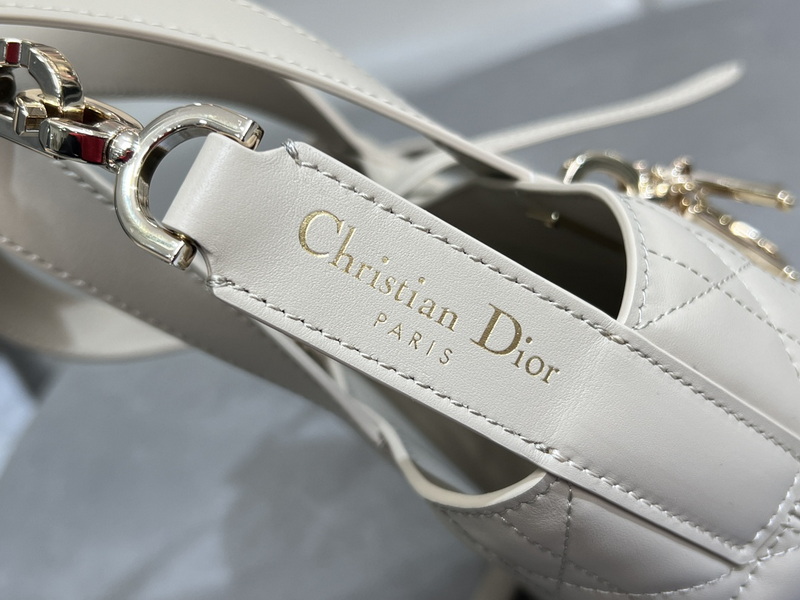 Dior Handbags AAA(Women)-685