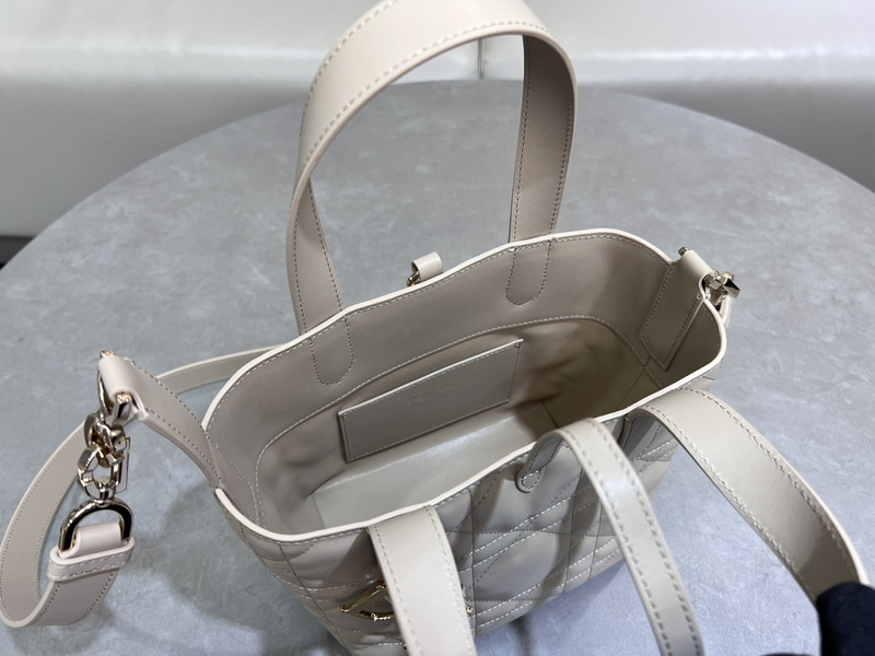 Dior Handbags AAA(Women)-685