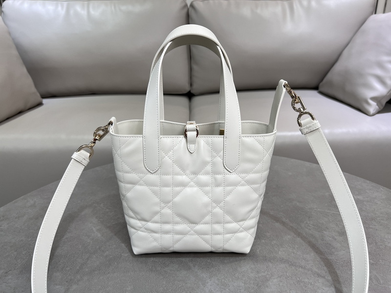 Dior Handbags AAA(Women)-686