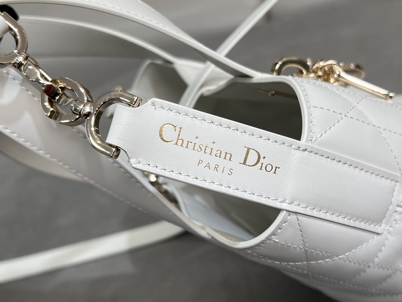 Dior Handbags AAA(Women)-686