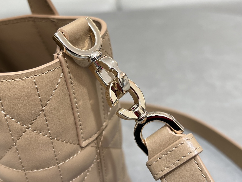 Dior Handbags AAA(Women)-687