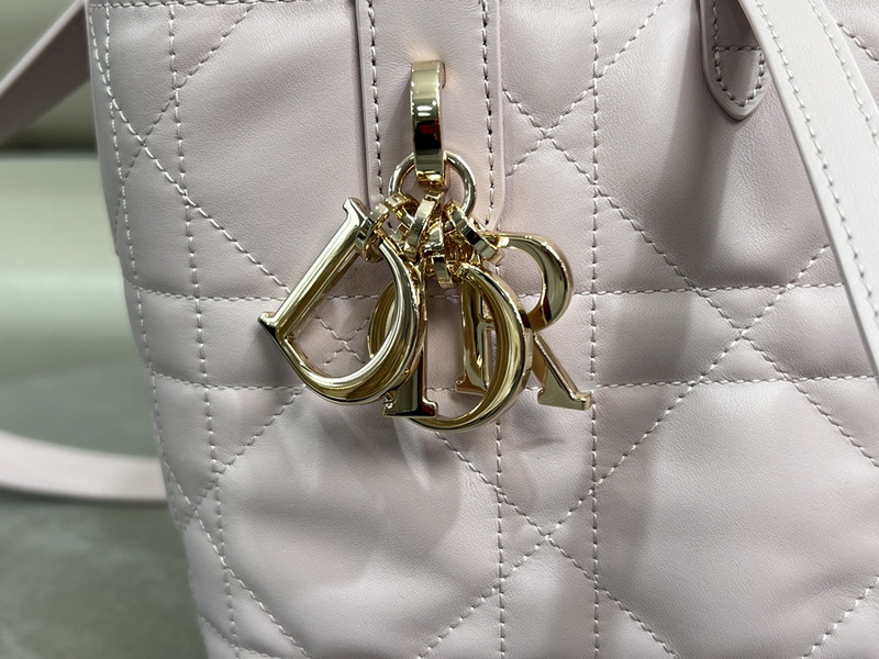 Dior Handbags AAA(Women)-688