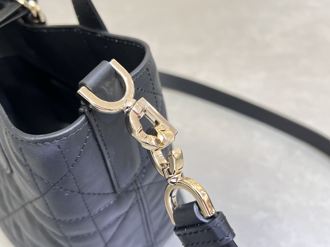 Dior Handbags AAA(Women)-689