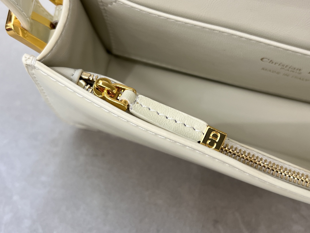 Dior Handbags AAA(Women)-693
