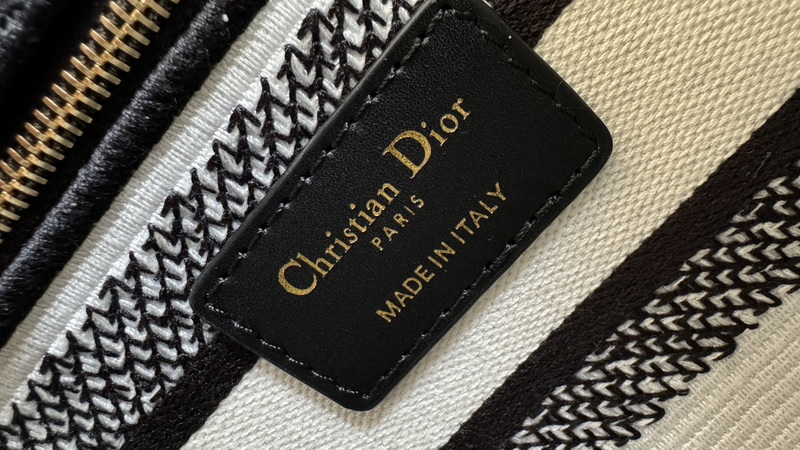 Dior Handbags AAA(Women)-711