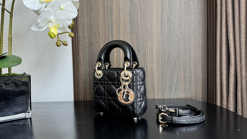 Dior Handbags AAA(Women)-712