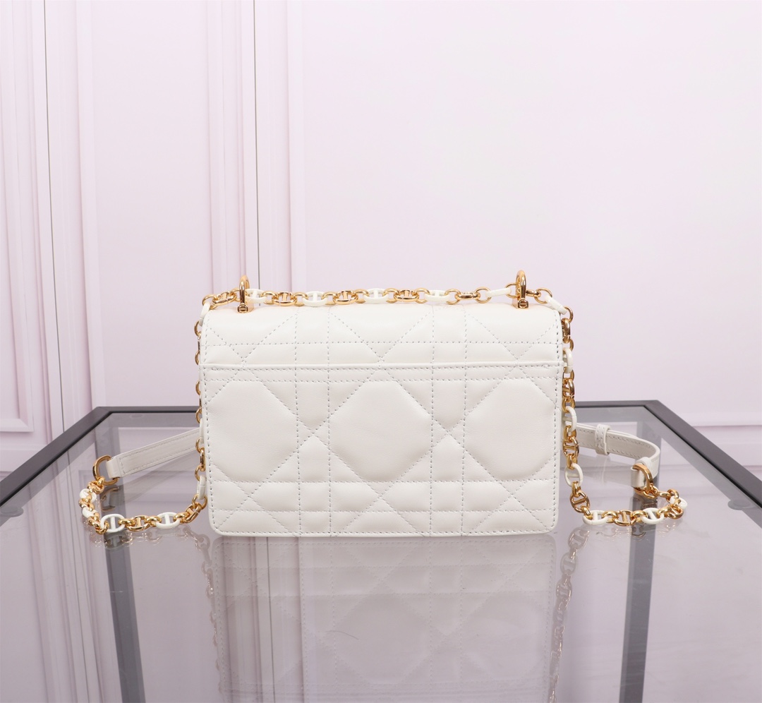 Dior Handbags AAA(Women)-715