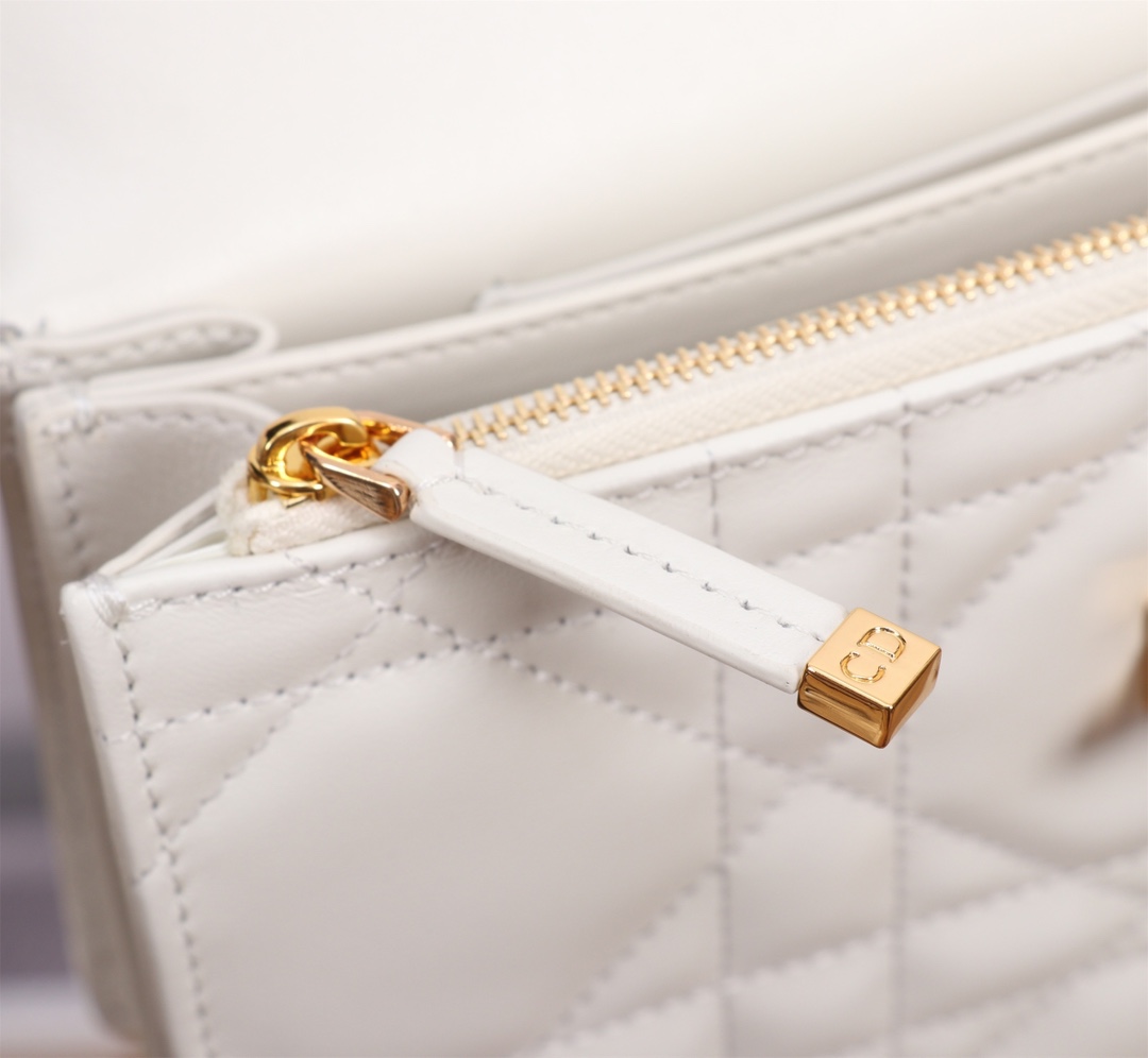 Dior Handbags AAA(Women)-715