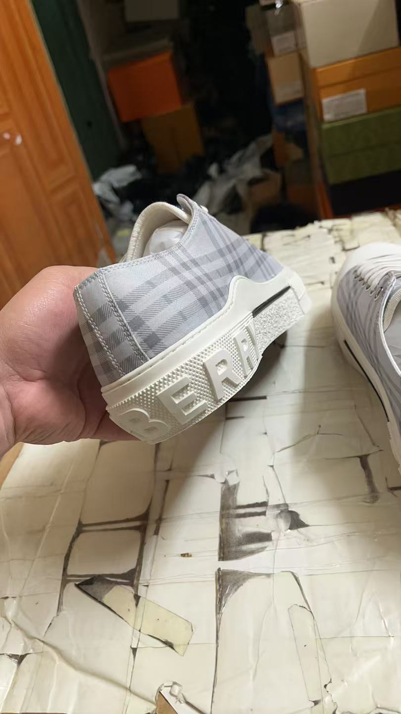 Burberry Shoes(AAA)-123