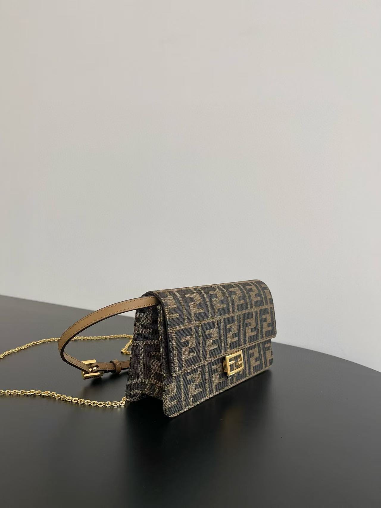 Fendi Handbags AAA(Women)-014