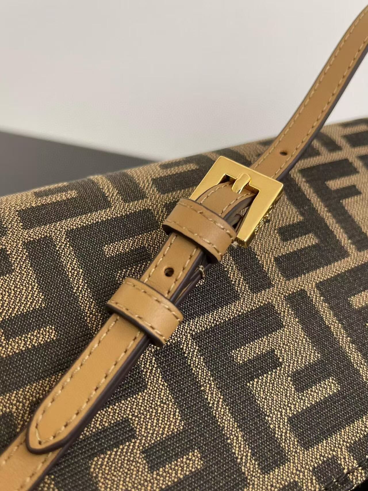 Fendi Handbags AAA(Women)-014