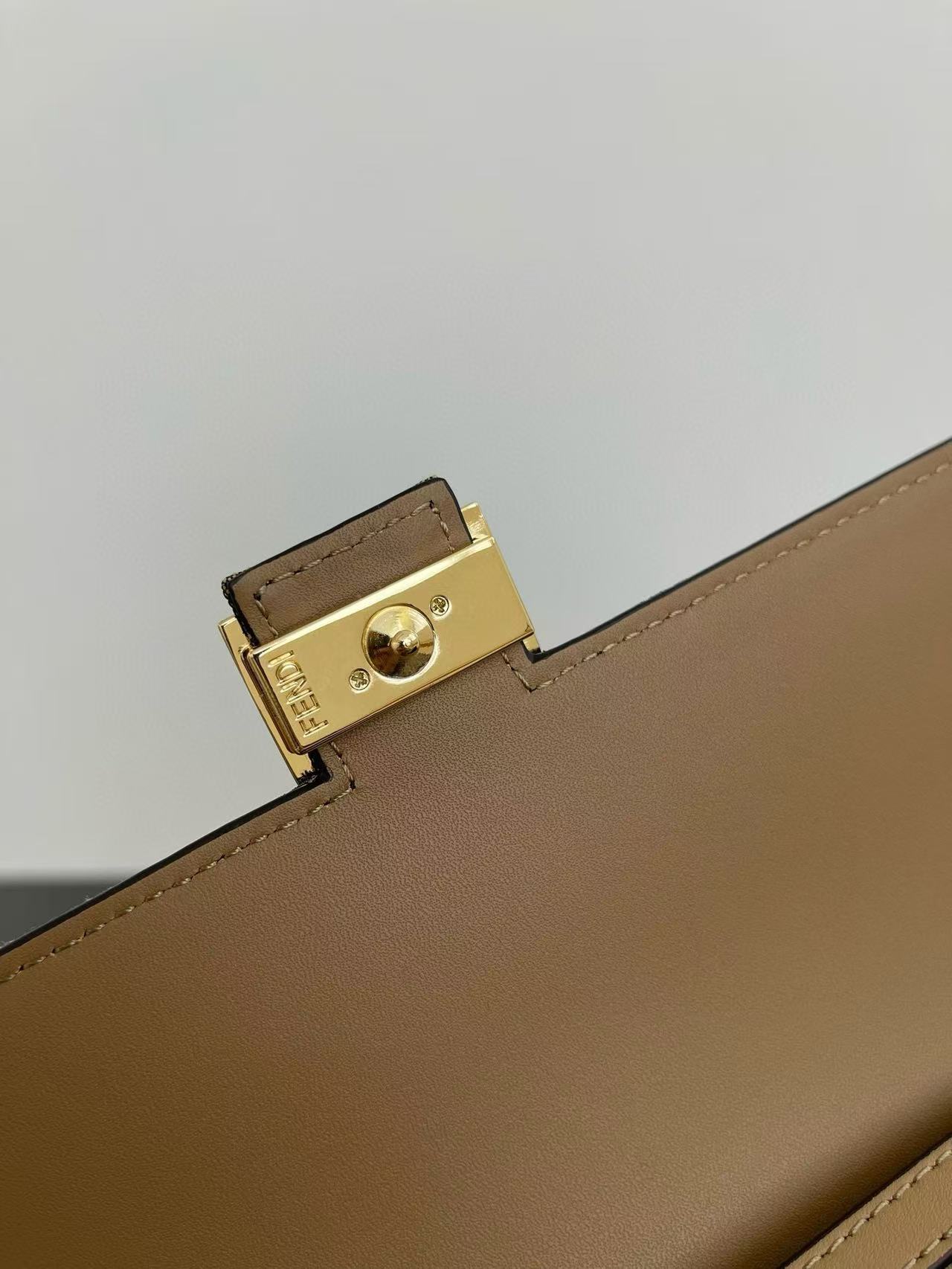 Fendi Handbags AAA(Women)-014