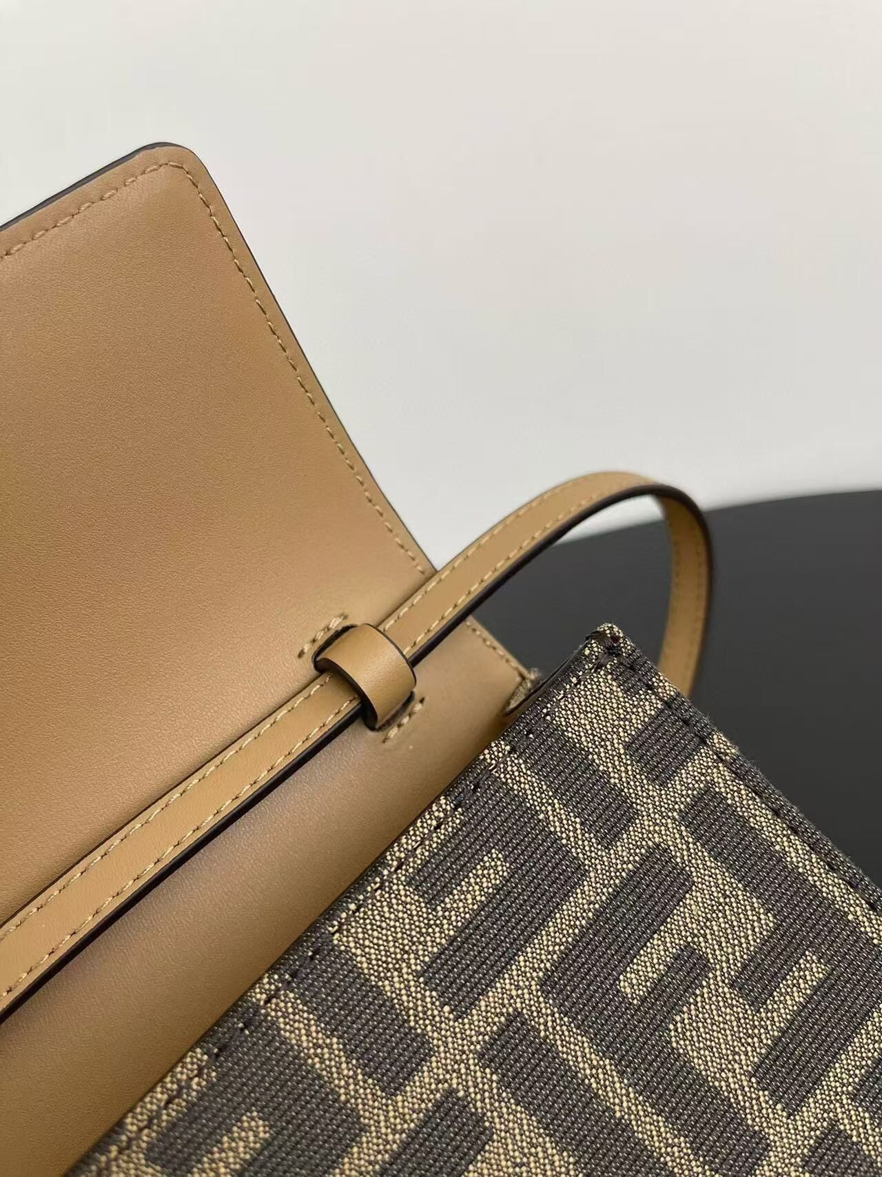 Fendi Handbags AAA(Women)-014