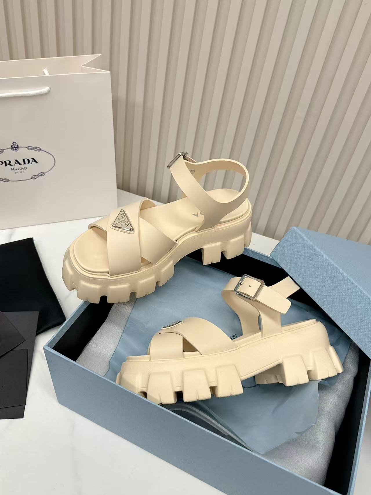 Prada Slippers Women(AAA)-019
